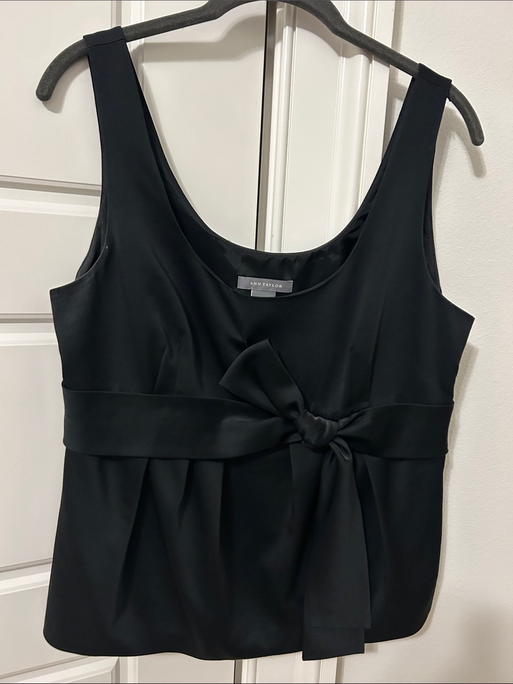 Ann Taylor Black Sleeveless Bow-Waist Tank Top
